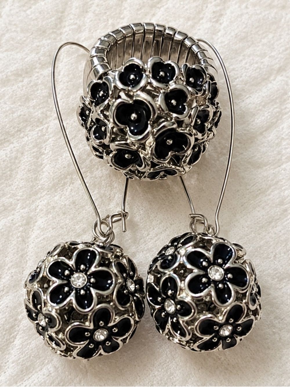 Authentic Vintage Y2K Black Enamel Floral Dome Ring & Drop Earring Set